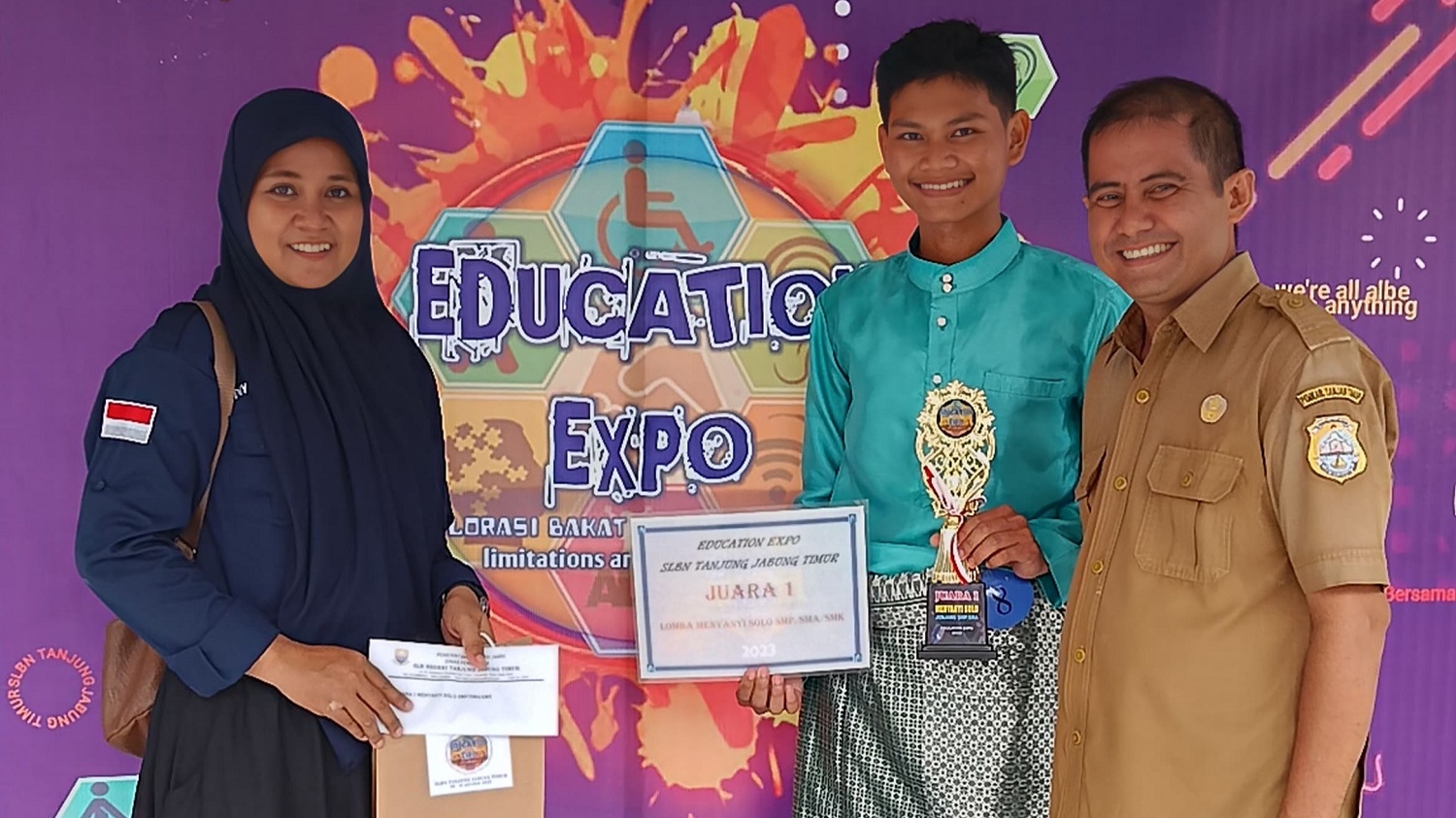 Siswa Teknik Komputer dan Jaringan : Hery Rahman Juara I Menyanyi Solo