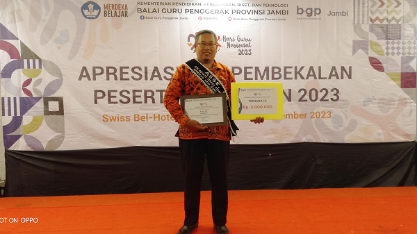ASSE, SE : JUARA III KATEGORI GTK INOVATIF TENAGA ADMINISTRASI SEKOLAH APRESIASI HARI GURU NASIONAL TAHUN 2023