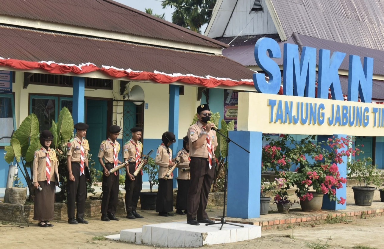 Kepala SMKN 1 Tanjab Timur Buka Resmi Perkemahan Jumat Sabtu Gudep 07-037 dan 07-038